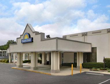 Days Inn By Wyndham Camp Springs Andrews Afb Exterior photo